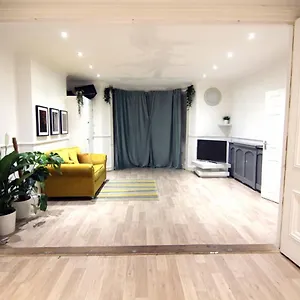 Spacious Multi-room Apartment
