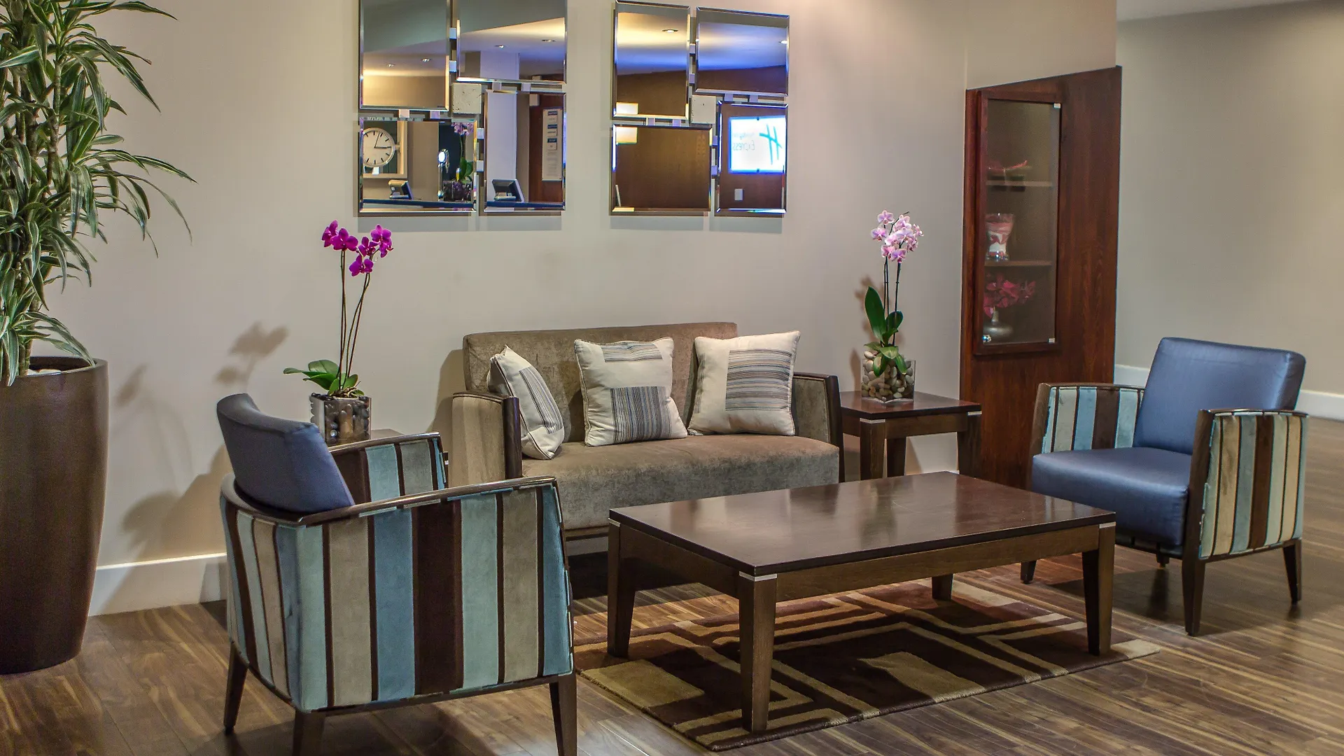 Holiday Inn Express Royal Docks By Ihg London Hotel